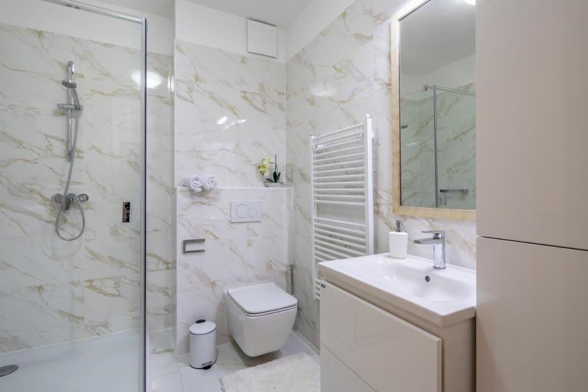 Homey Apartment With Ac And Balcony Budapest Kültér fotó