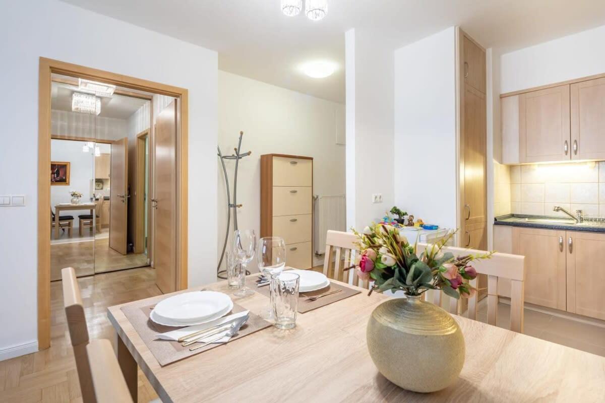 Homey Apartment With Ac And Balcony Budapest Kültér fotó