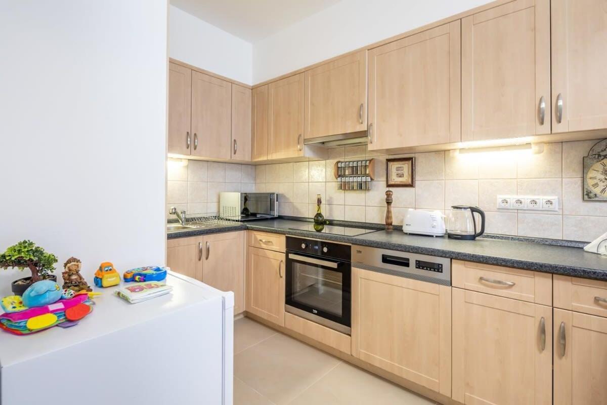Homey Apartment With Ac And Balcony Budapest Kültér fotó