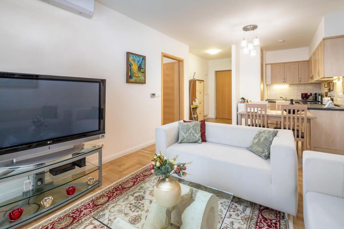 Homey Apartment With Ac And Balcony Budapest Kültér fotó