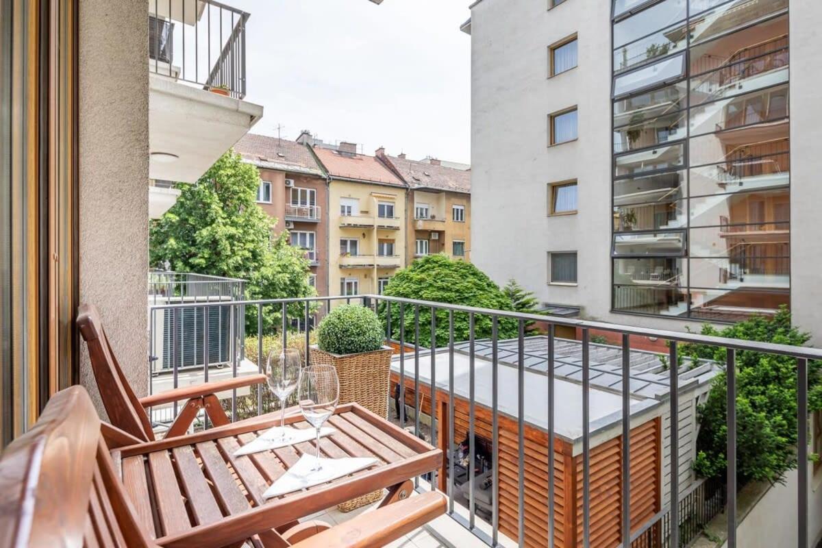 Homey Apartment With Ac And Balcony Budapest Kültér fotó